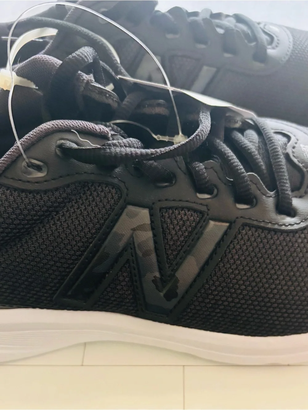 New Balance Men's Black Mesh Running Sneakers